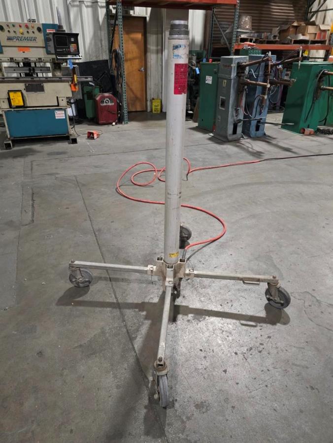 [7032] HOIST, GENIE LIFT, 300# CAPACITY