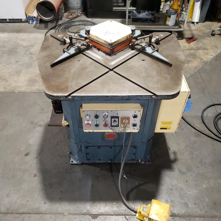 [11147] 8-5/8" X 8-5/8" X 1/8", AMADA HYDRAULIC NOTCHER, MODEL#CS-220, USED