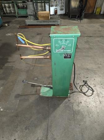 [11186] 5 KVA, WESTERN ARC FOOT OP SPOTWELDER 19" ARMS, MODEL#SW130, USED